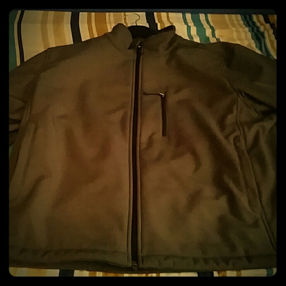 Amazon essentials water resistant jacket